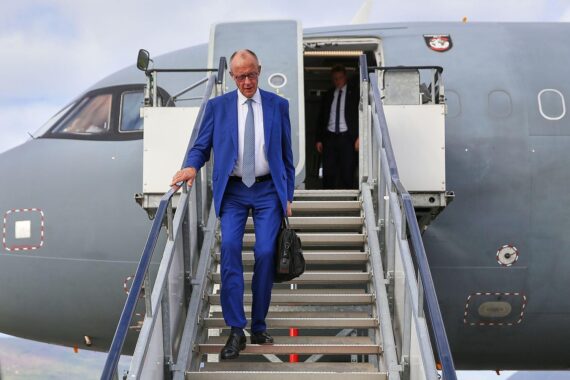 Friedrich Merz in Montenegro, Ankunft beim Berlin-Prozess-Gipfel, Forderung nach Westbalkan-EU-Integration.