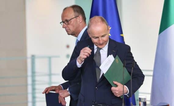 Friedrich Merz und Micheál Martin (Archivfoto) vor EU-Haushaltsverhandlungen: Streit um neuen Finanzrahmen.