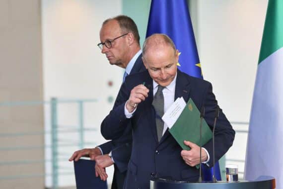 Friedrich Merz und Micheál Martin (Archivfoto) vor EU-Haushaltsverhandlungen: Streit um neuen Finanzrahmen.