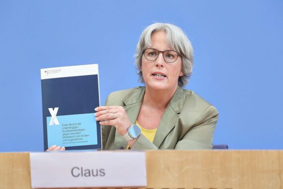 Kerstin Claus (UBSKM) fordert politische Maßnahmen gegen sexuelle Gewalt an Kindern und Jugendlichen.