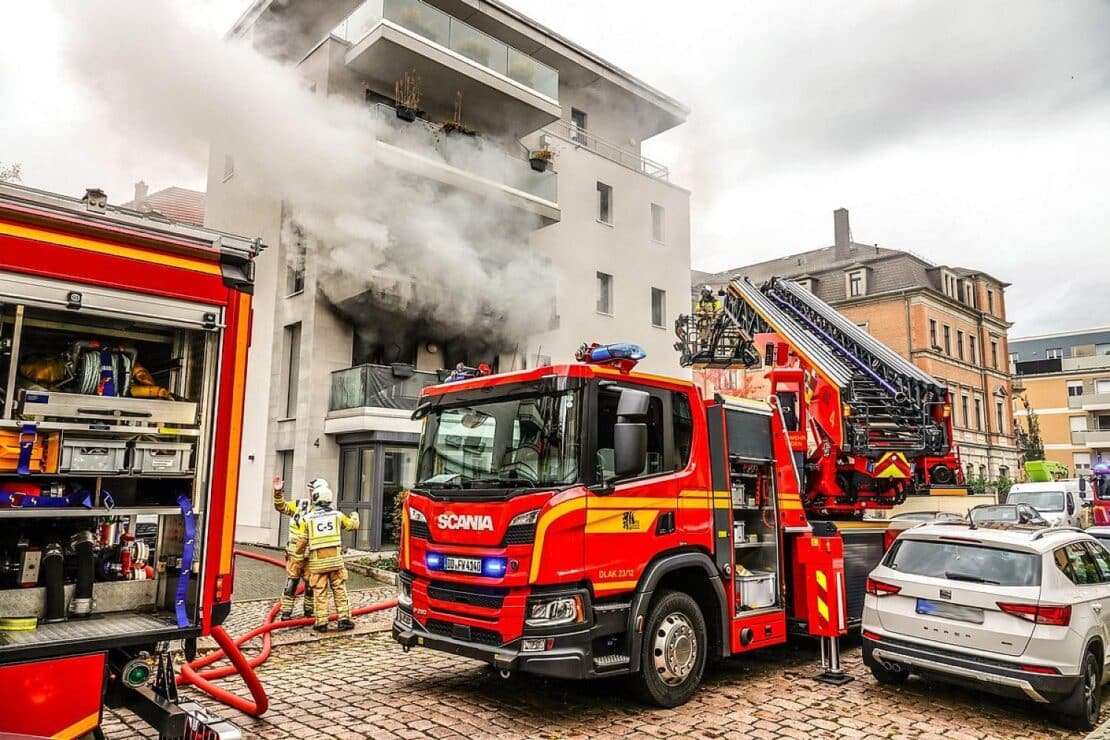Neun Verletzte bei Brand mit Verpuffung in Dresden-Löbtau