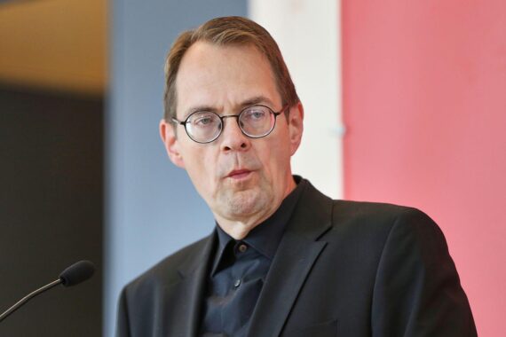 Sören Pellmann im Archiv: Vermögensgefälle Ost-West, Ostbeauftragtenzahlen und Forderung nach Grunderbe.