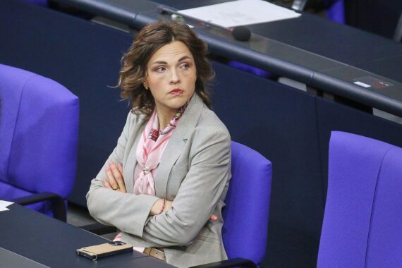 Elisabeth Kaiser fordert finanziellen Schutz für ostdeutsche Zivilgesellschaft gegen AfD-Druck in Sachsen-Anhalt.