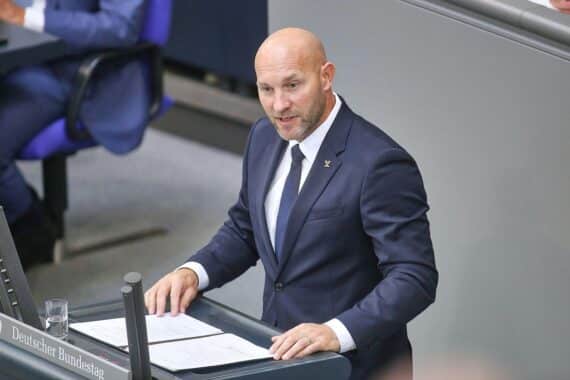 Ronald Rauhe (Archivfoto) als Sportstaatsminister, Gespräch über Olympia-Bewerbung München mit IOC-Präsidentin Kirsty Coventry.