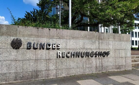 Bundesrechnungshof warnt: steigende Rentenzahlungen belasten Bundeshaushalt stark—bis 2040 36,7% der Steuereinnahmen.