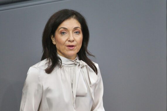 Bundeswirtschaftsministerin Katherina Reiche hält Tankrabatt für fragwürdig; mit Blick auf Direktzahlungen und Spritpreiskrise.