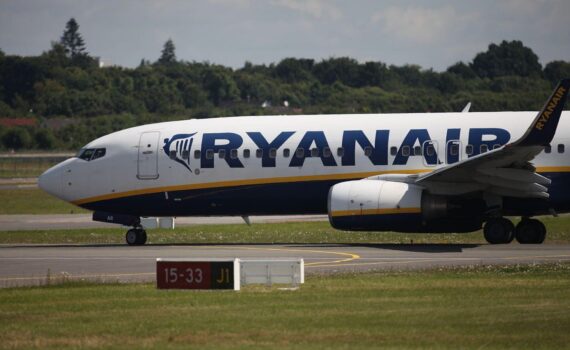 Ryanair-Aircraft im Archiv; Berlin-Base-Schließung: Streit zwischen Ryanair und Cockpit-Vorwürfen.