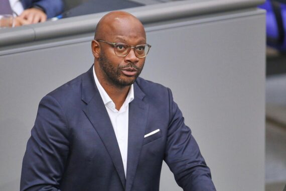 SPD-Fraktionsvize Armand Zorn, der Volkswagen vor weiteren Einschnitten bei den Beschäftigten warnt.