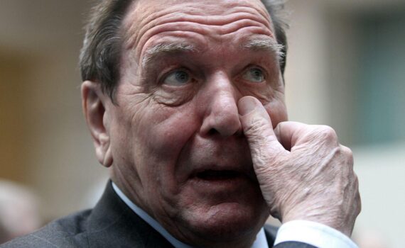 Gerhard Schröder (Archiv) mit politischer Debatte über Parteiausschluss, SPD und Kritik an Putin.