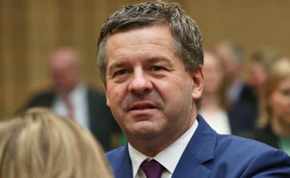 Sven Schulze (Archivfoto), CDU-Ministerpräsident von Sachsen-Anhalt, vor parlamentarischem Kontext.