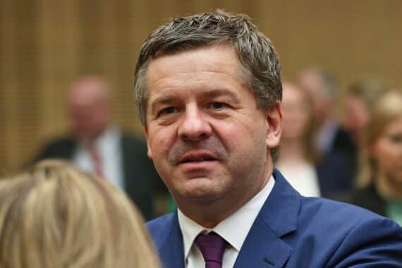 Sven Schulze (Archivfoto), CDU-Ministerpräsident von Sachsen-Anhalt, vor parlamentarischem Kontext.