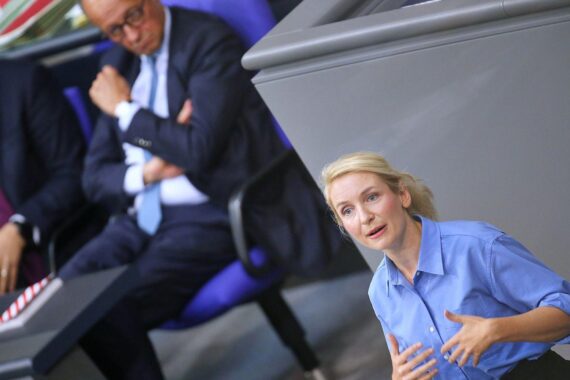 Friedrich Merz und Ines Schwerdtner im Archivfoto, politisches Streit-Thema Berlin/Sondierungen.