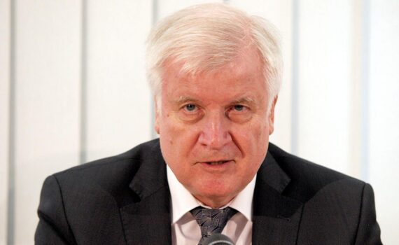 Horst Seehofer im Archiv, der Friedrich Merz kritisiert und zur Regierungs-Kurskorrektur mahnt.