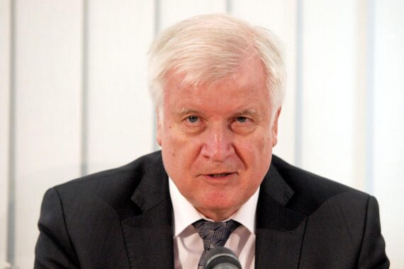 Horst Seehofer im Archiv, der Friedrich Merz kritisiert und zur Regierungs-Kurskorrektur mahnt.
