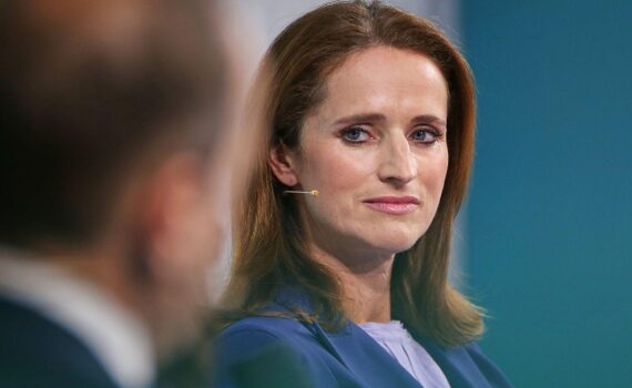 Verena Pausder kritisiert schlechte Wirtschaftsstimmung und betont neue Rekorde bei Start-ups und Investitionen.