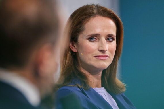 Verena Pausder kritisiert schlechte Wirtschaftsstimmung und betont neue Rekorde bei Start-ups und Investitionen.