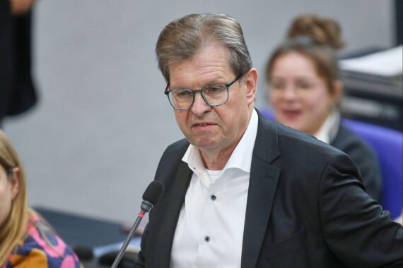 Ralf Stegner (Archiv) kritisiert Unionsparteien wegen möglicher Bundespräsidentinnenkandidatur Ilse Aigner.