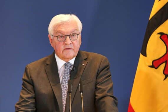 Frank-Walter Steinmeier (Archiv) warnt vor politischer Spaltung und Extremismus beim Tag der Deutschen Einheit.