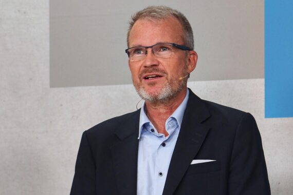 Jens Baas (Archiv) bei einer Rede, TK-Chef; Thema Umbau von GKV/PKV im dualen Krankenversicherungssystem.