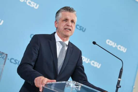Thorsten Frei spricht über erhebliche Vorbehalte gegen die geplante Plastiksteuer.