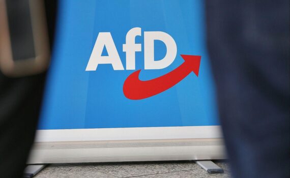 AfD-Logo im Archiv: Bundesaußenpolitik-Kritik von Außenminister Johann Wadephul (CDU) zu AfD-Folgen.
