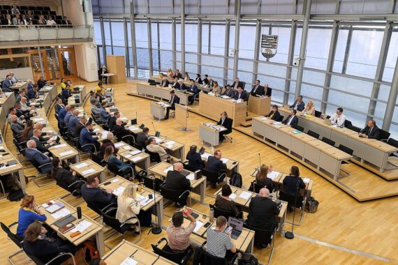 Landtagssitzung Sachsen-Anhalt: Sahra Wagenknecht fordert Umsetzung eines AfD-BSW-Antrags.