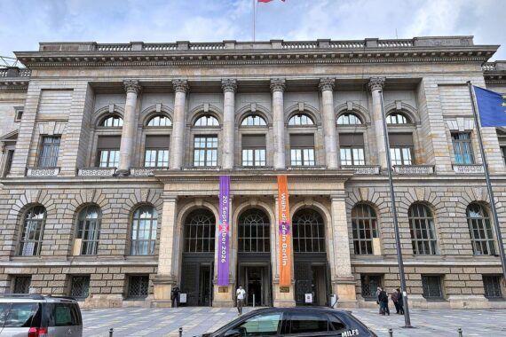Berliner Abgeordnetenhaus (Archiv): weniger Abgeordnete nach Spandauer Wahlfehler, neues Wahlergebnis, weniger Sitze.