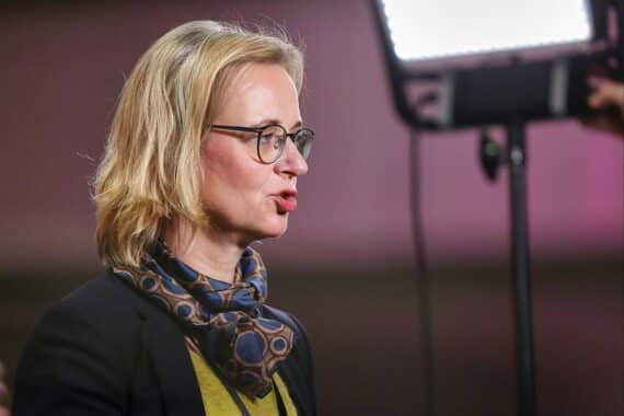 Katja Wolf (Archiv) vor Landtag; Kritik am BSW und AfD-Vorsitz in Sachsen-Anhalt.