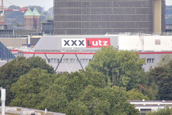 XXXLutz-Stadtmöbelhaus im Archiv, EU-Kartellprüfung zur Übernahme von Porta angekündigt.