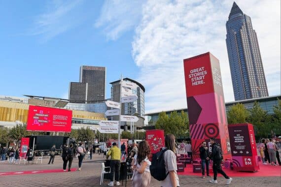 Frankfurter Buchmesse: „Ragebait“ als Jugendwort des Jahres 2026 verkündet, Sieger gegen „Crashout“ und „Peak“.